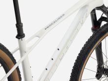 Procaliber 9.6 Gen 3 2027 Crystal White (4)